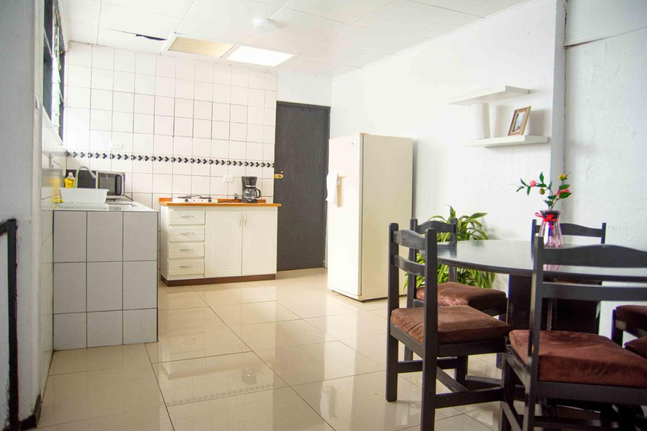 5 Min From The Airport - Perfect Stop Alajuela Bagian luar foto