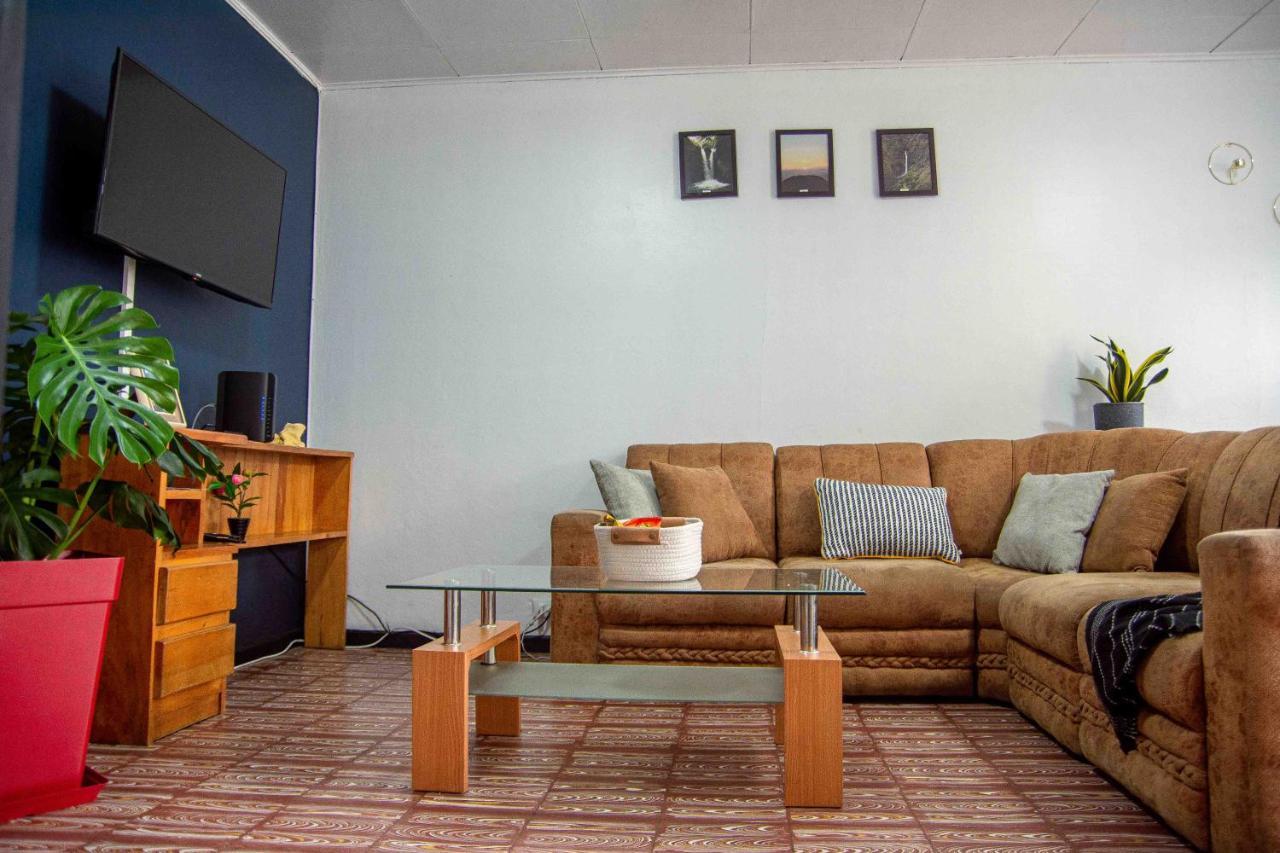 5 Min From The Airport - Perfect Stop Alajuela Bagian luar foto